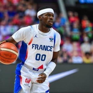 何方神圣？弗朗西斯科14中8砍32分7板5助2断&amp;amp;12罚全中 刷分引冲突