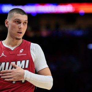 半岛体育-阿德巴约：中场时希罗和我都发声了 这能让大家凝聚起来效果明显