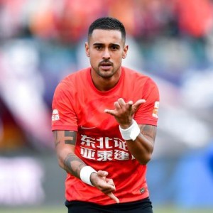 半岛体育APP-莱昂纳多基本敲定南下浙江 先租后买或顶替埃沃洛