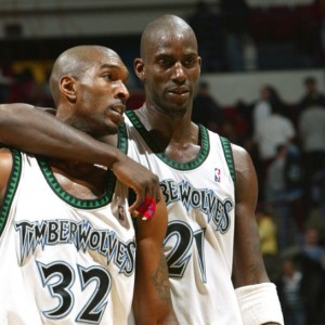 小卡结果将如何？森林狼2000年阴阳合同成为NBA管理层的永恒噩梦